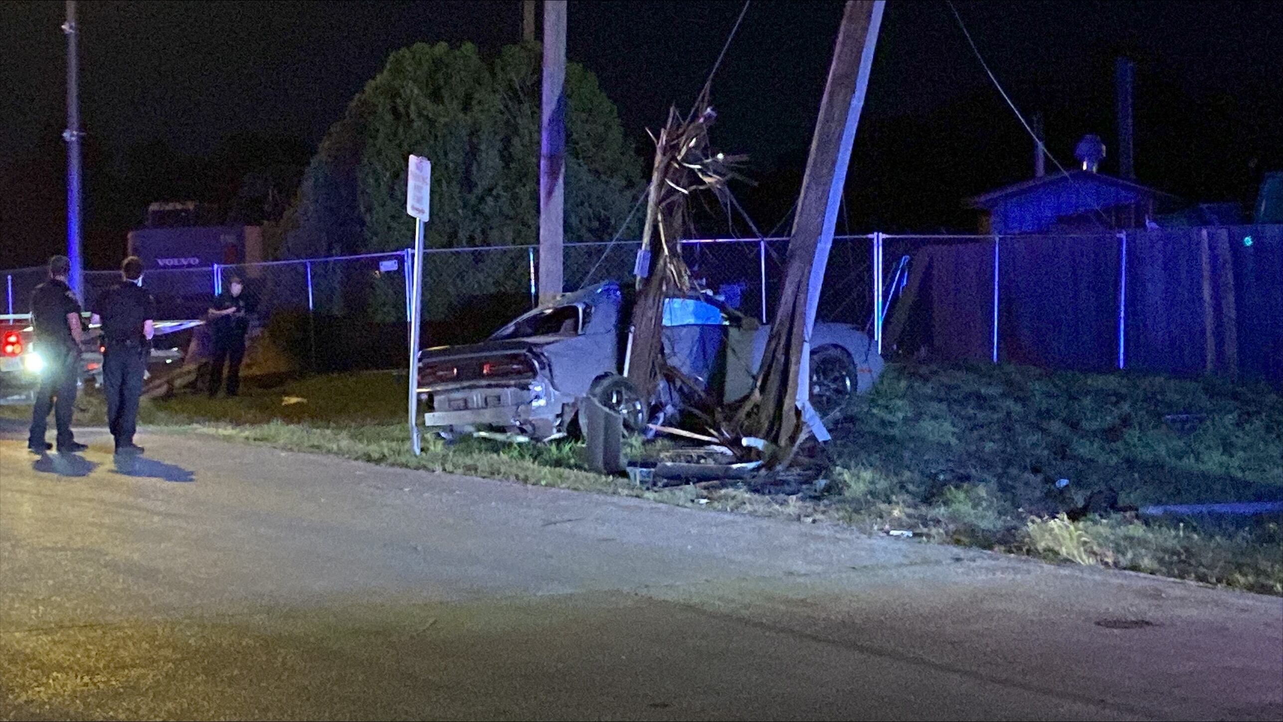 Driver crashes into utility pole on Sunset Drive - Vimarsana News