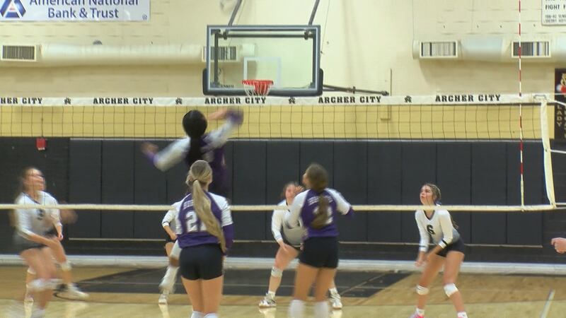 Flo Richardson going up for the kill.